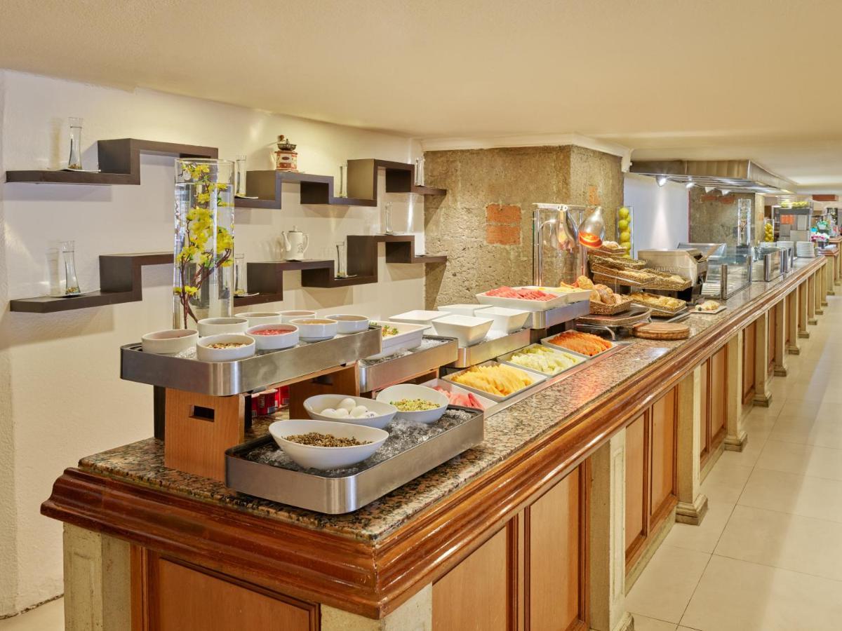 Fiesta Americana Reforma Mexico City Ngoại thất bức ảnh A buffet at a hotel