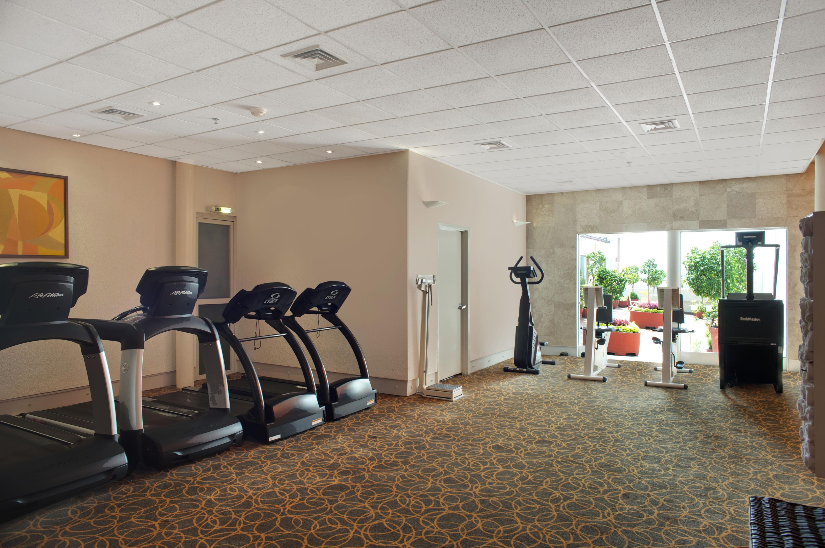 Fiesta Americana Reforma Mexico City Ngoại thất bức ảnh The gym at the hotel