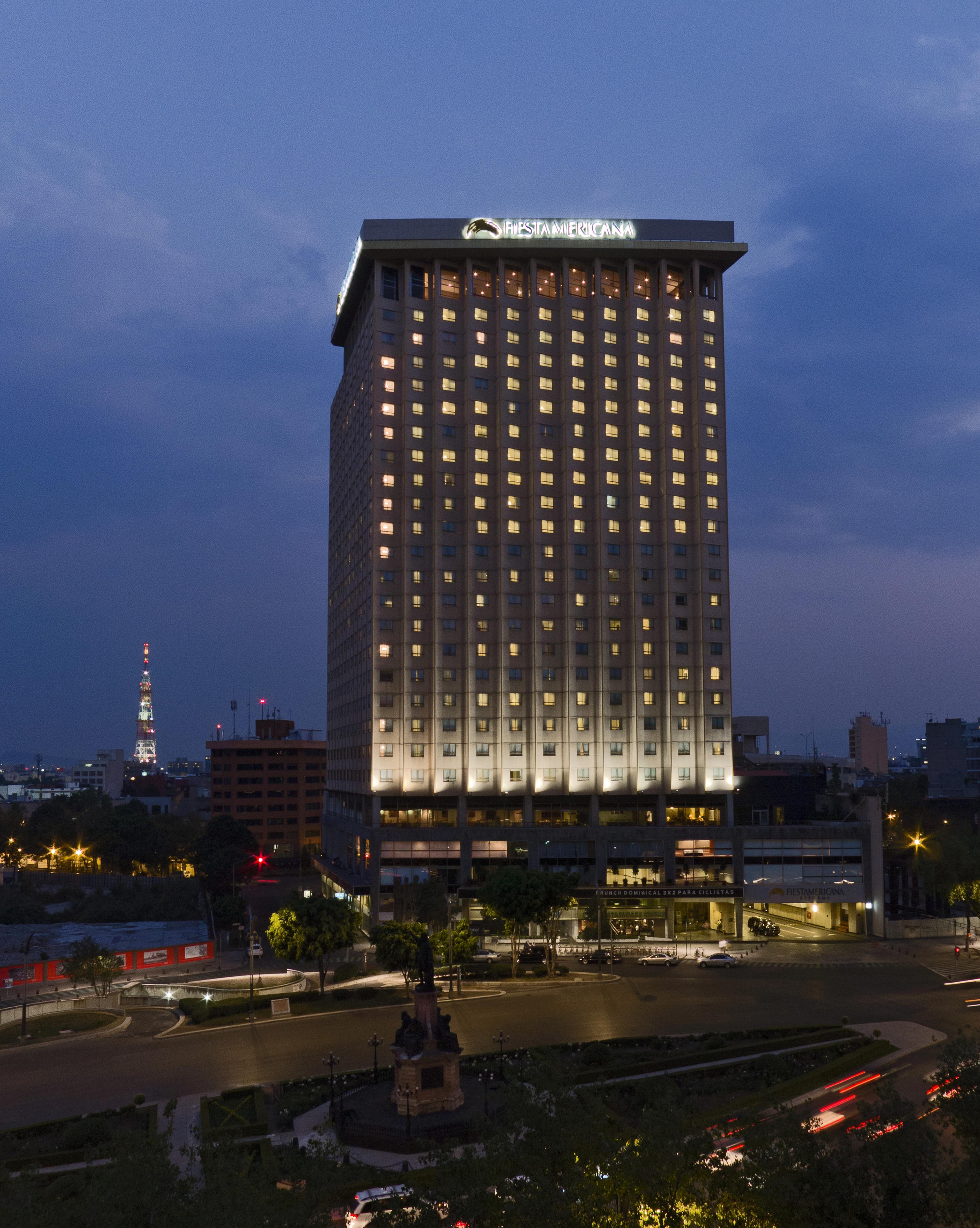 Fiesta Americana Reforma Mexico City Ngoại thất bức ảnh The hotel at night